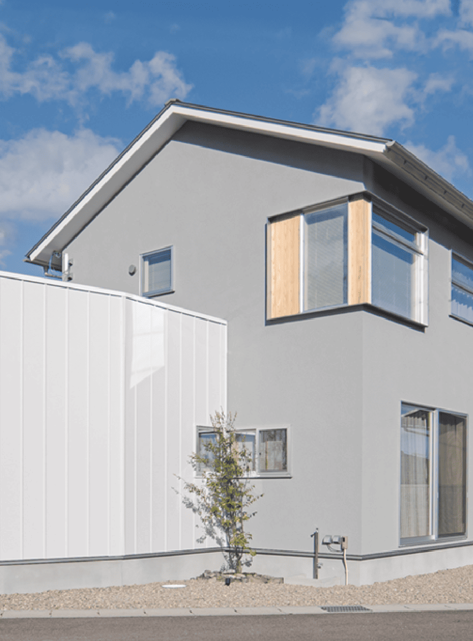 暮らしと土地に、じっくり向き合う設計